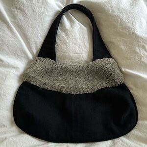 Handobakku felt and faux fur hand bag